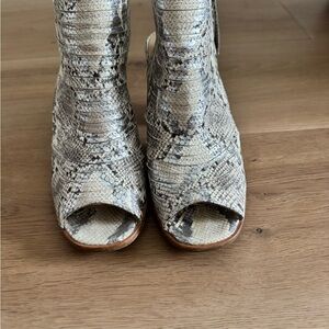 Paul Green Elegant Snakeskin Peep-Toe Heeled Boots